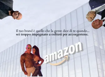 Jeff Bezos con sfondo Amazon, in compagnia di Donald Trump e della moglie Lauren Sánchez. Immagine simbolica del contrasto tra branding sobrio e ostentazione pubblica.
